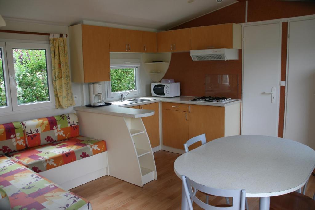 Camping De La Baie Hotel La Trinite-sur-Mer Ruang foto