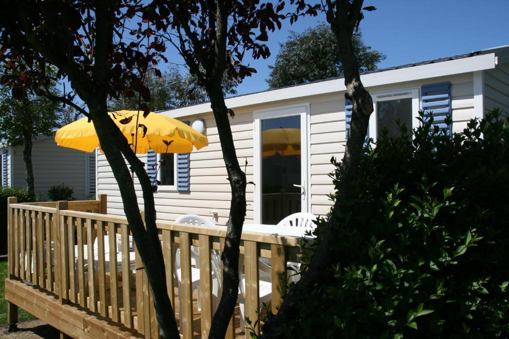 Camping De La Baie Hotel La Trinite-sur-Mer Ruang foto